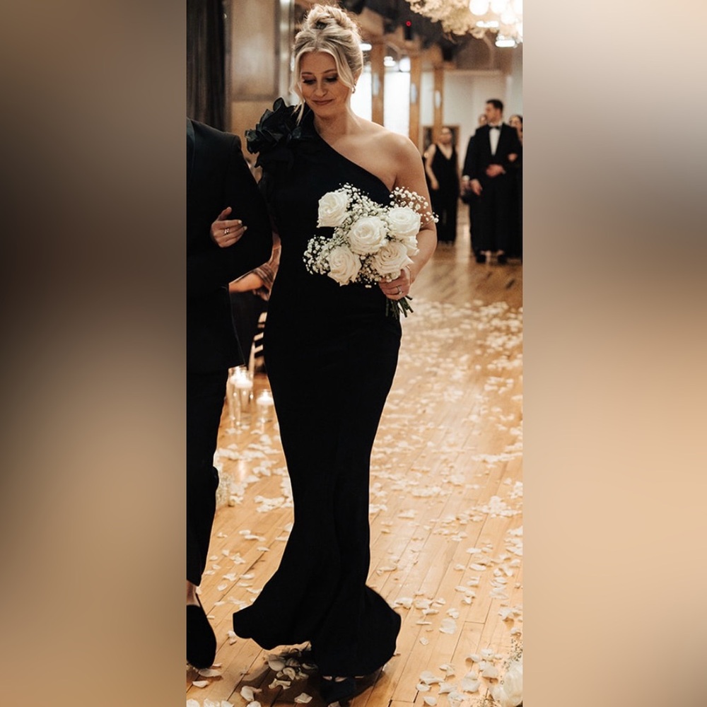 Aidan Mattox Black Organza Ruffle One-Shoulder Sleeveless Long Column Gown